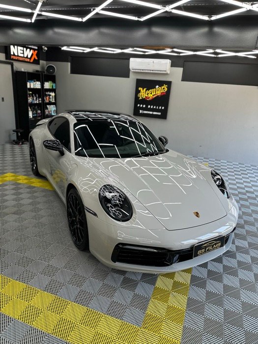 Porsche 911 em detalhamento na oficina GS Film's Detail